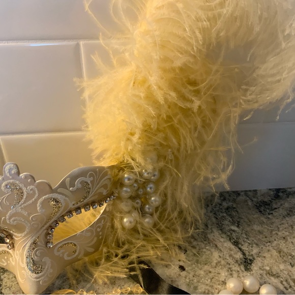 Handmade in Italy, masquerade mask, made in silver with crystals, pearls etc. - Picture 3 of 8